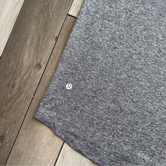 Lululemon Athletica License To Train Women’s Classic-Fit T-Shirt | Size: 12 | - Picture 3 of 7